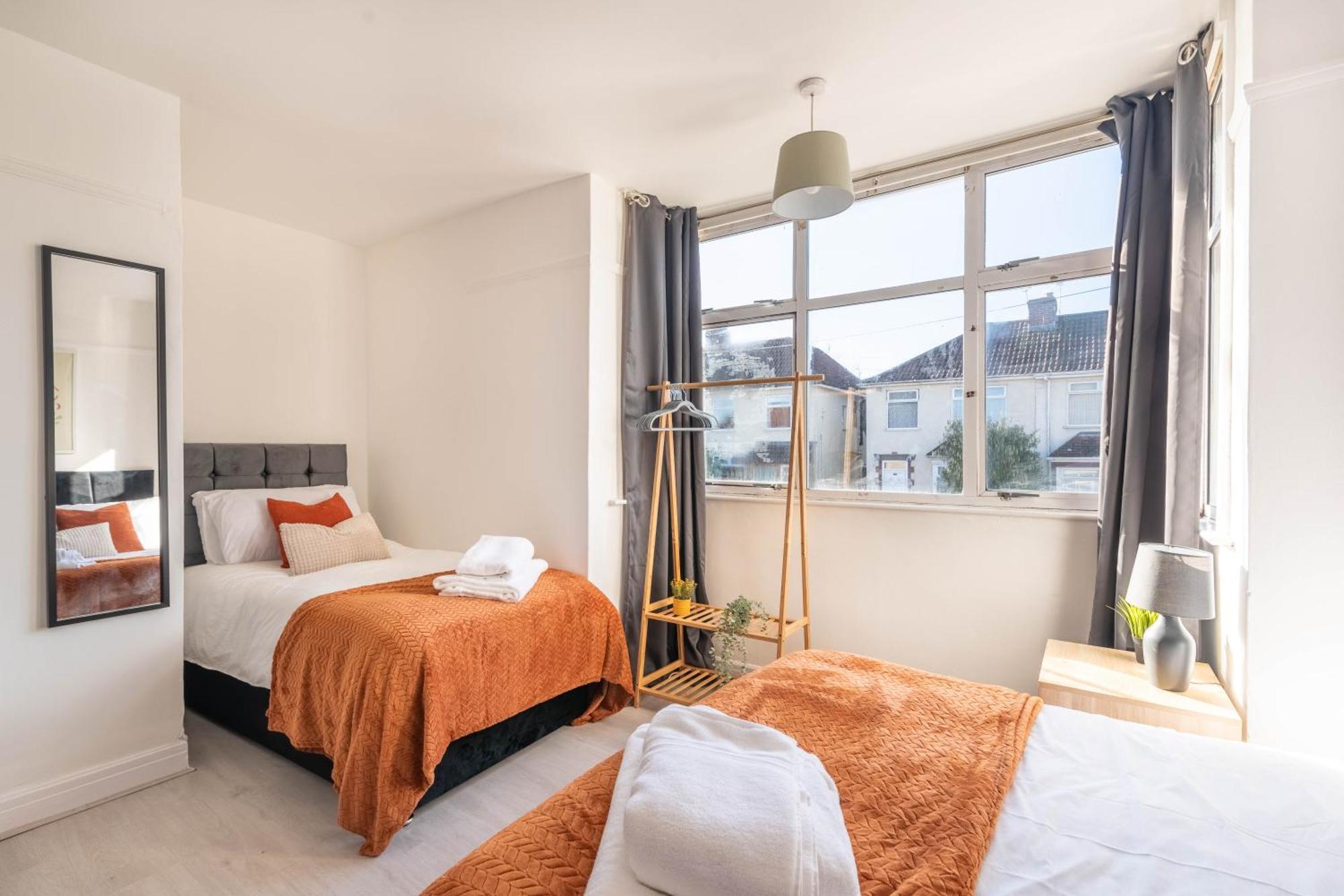Ivy House - 3 Bedroom House - Contractor Bristol
