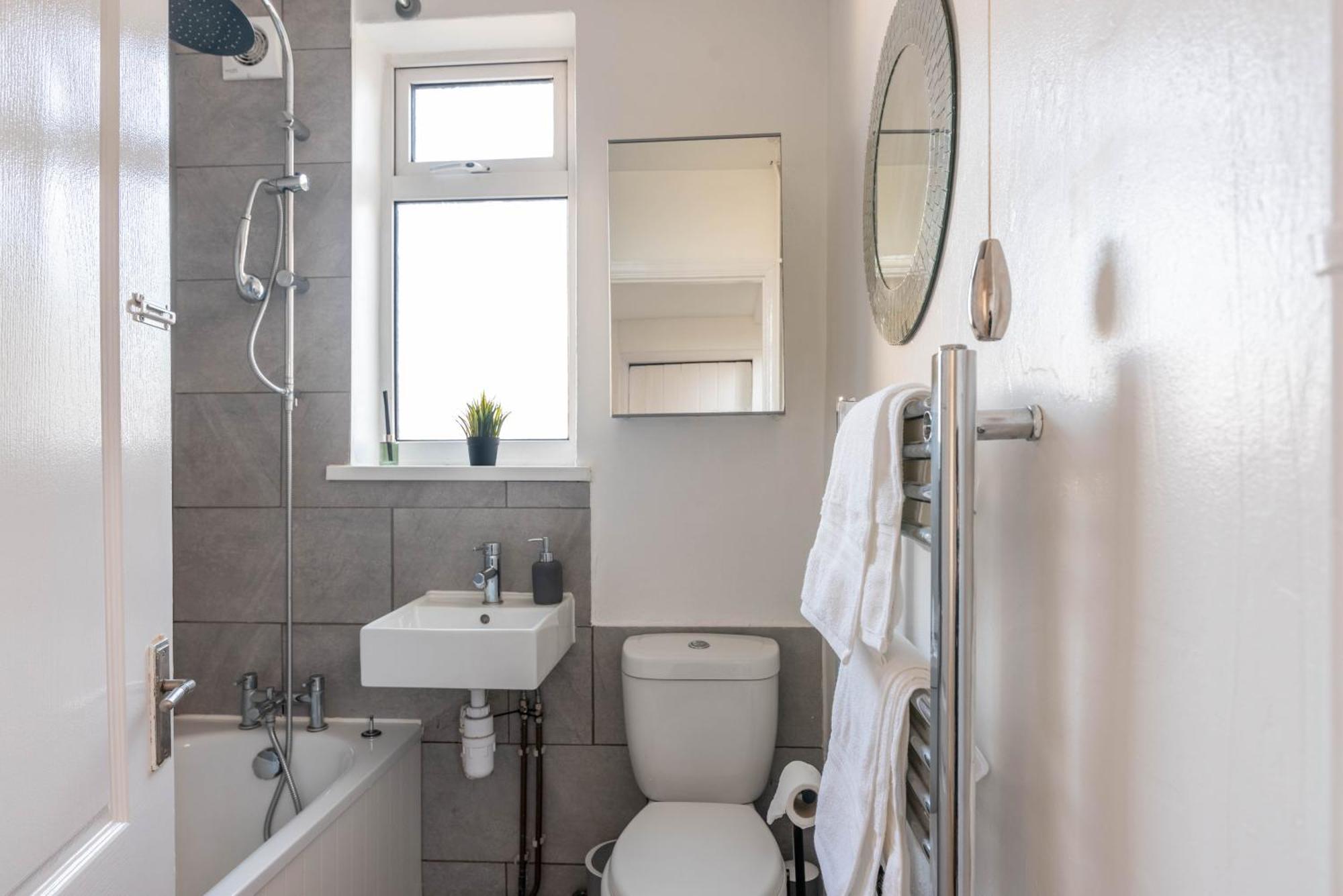 Ivy House - 3 Bedroom House - Contractor