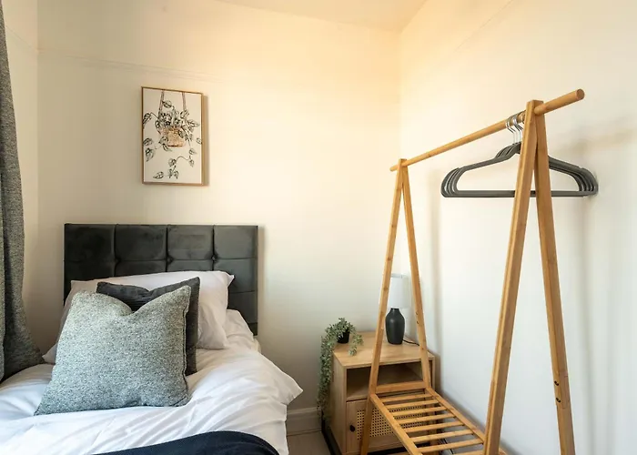 Ivy House - 3 Bedroom House - Contractor Stay