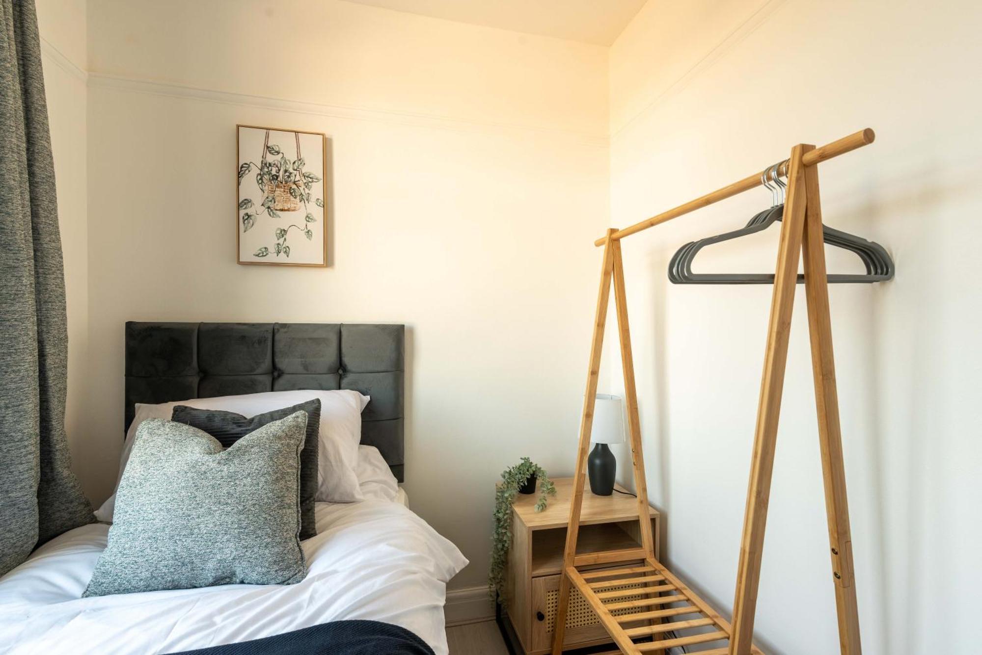 Ivy House - 3 Bedroom House - Contractor Bristol