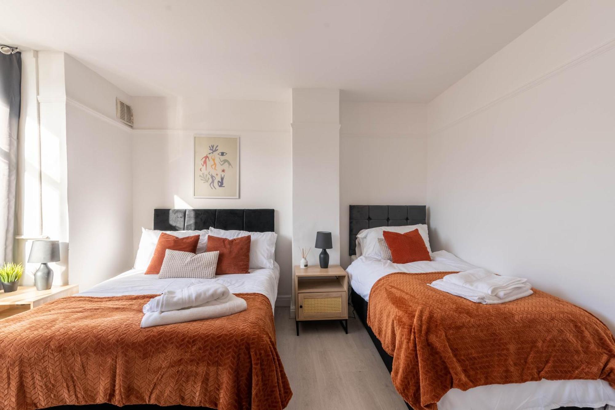 Ivy House - 3 Bedroom House - Contractor Holiday home *