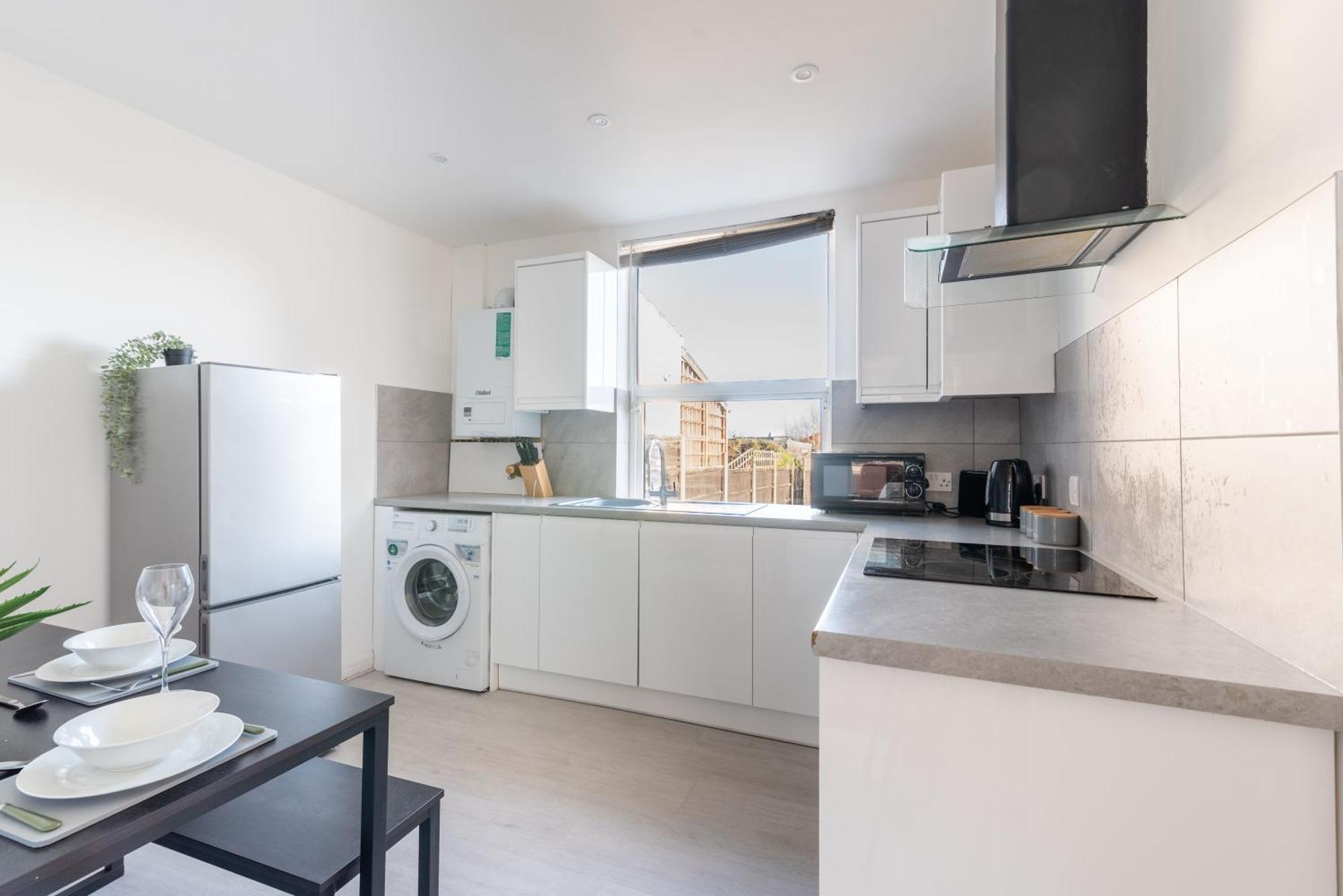 Ivy House - 3 Bedroom House - Contractor