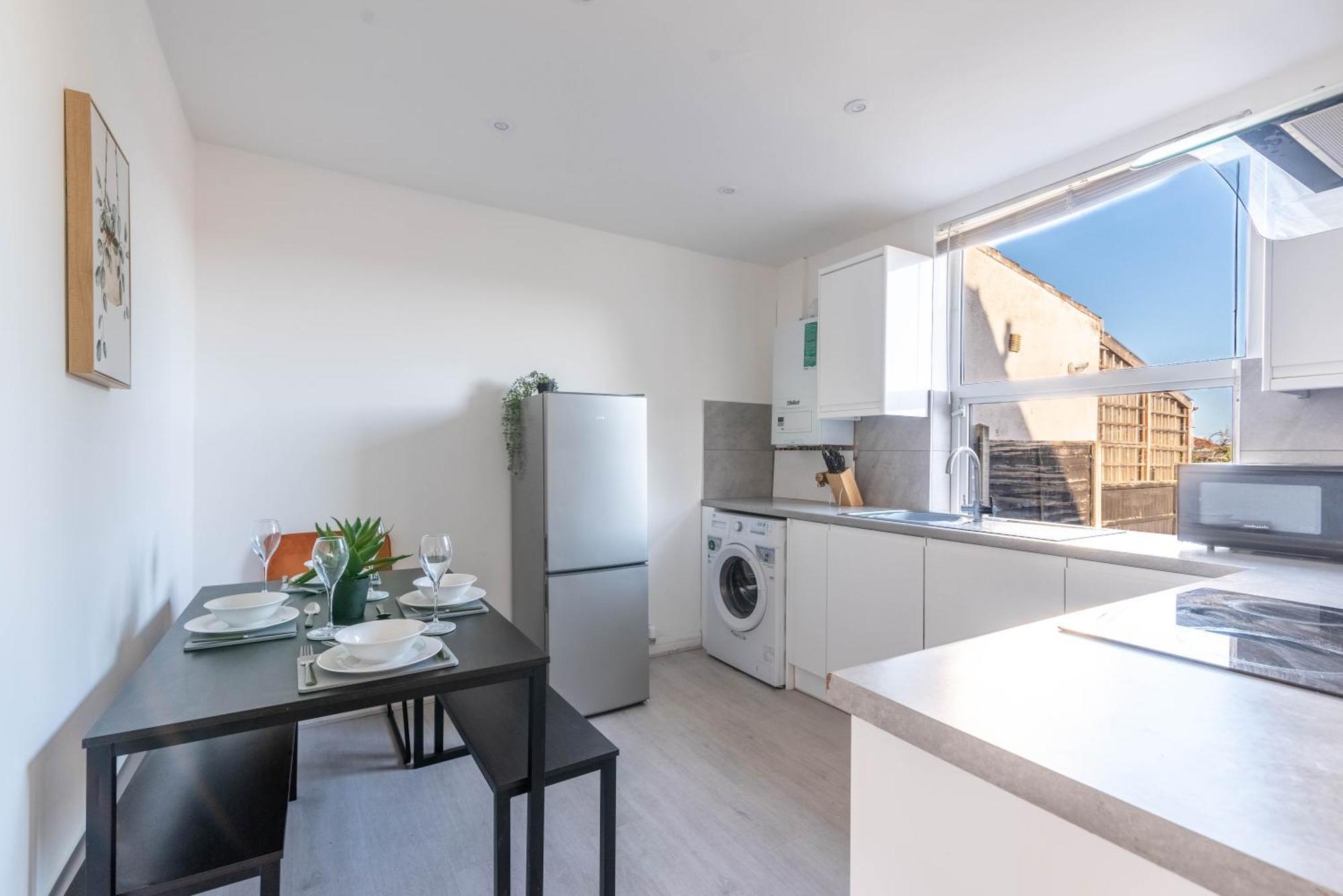 Ivy House - 3 Bedroom House - Contractor * Bristol